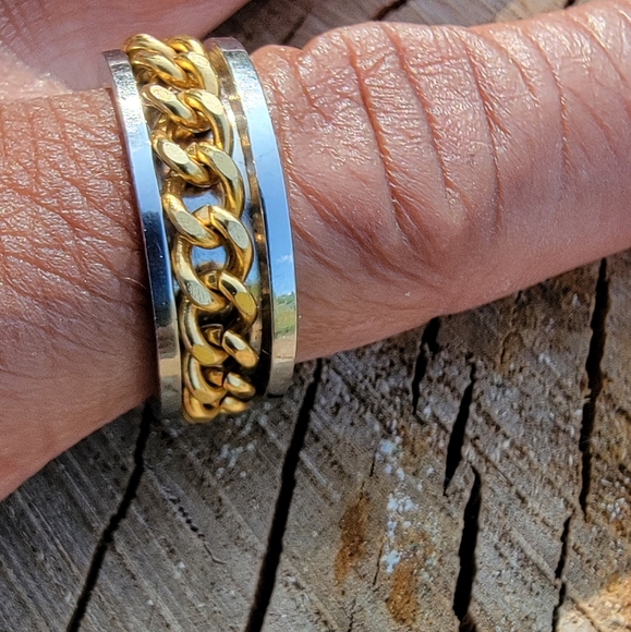 STAINLESS STEEL Men's Spinner Ring with gold-tone spinner chain. Size 8. - Picture 6 of 6